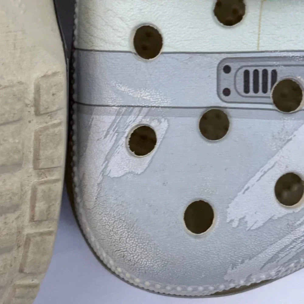 Crocs Star Wars The Mandalorian Grogu Baby Yoda Clogs Tan Grey‎ Mens 9 Womens 11